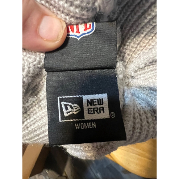 Women's New Era Philadelphia Eagles Beanie Hat One Size Gray - Picture 5 of 5